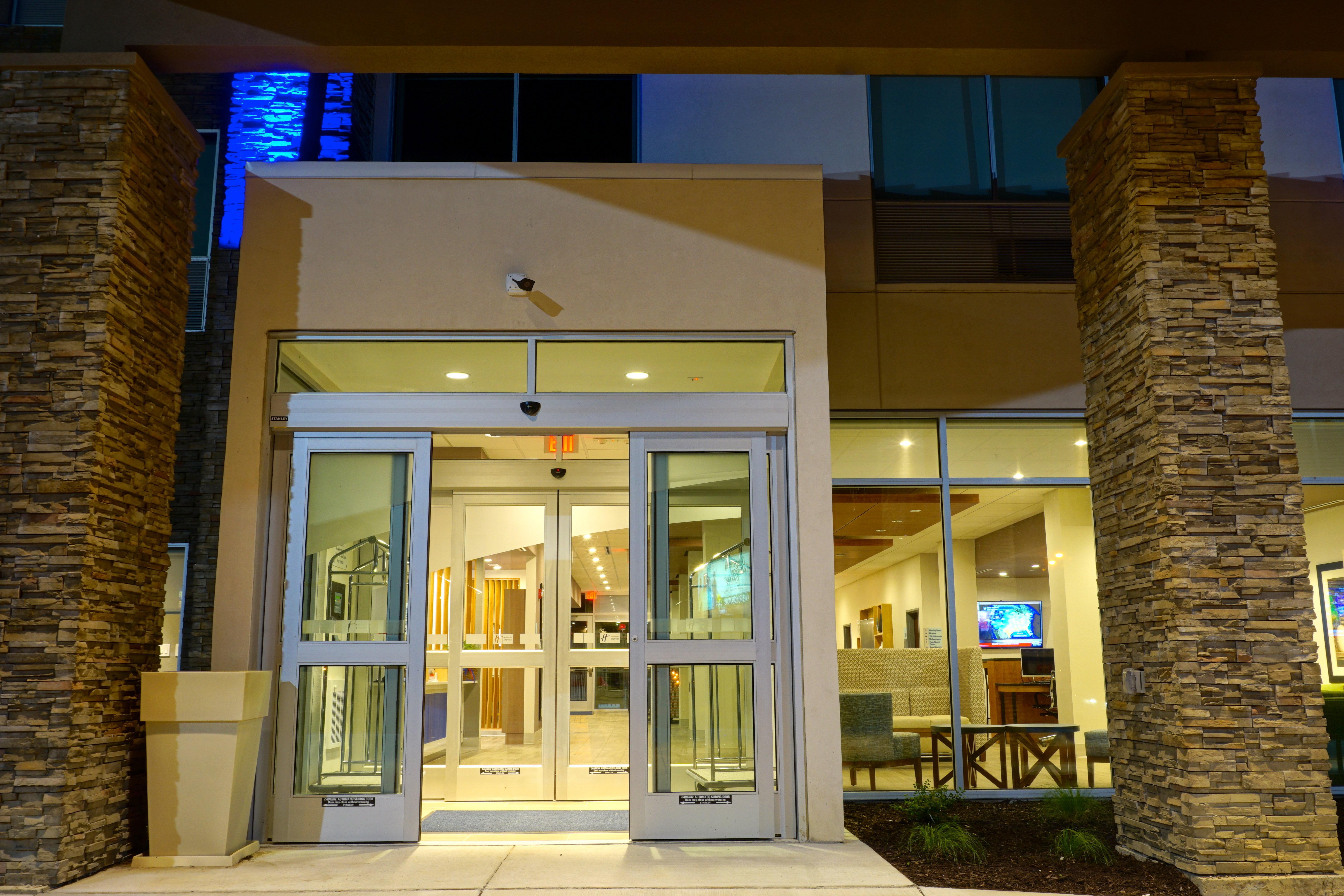 Holiday Inn Express & Suites Omaha - Millard Area By Ihg Exterior foto